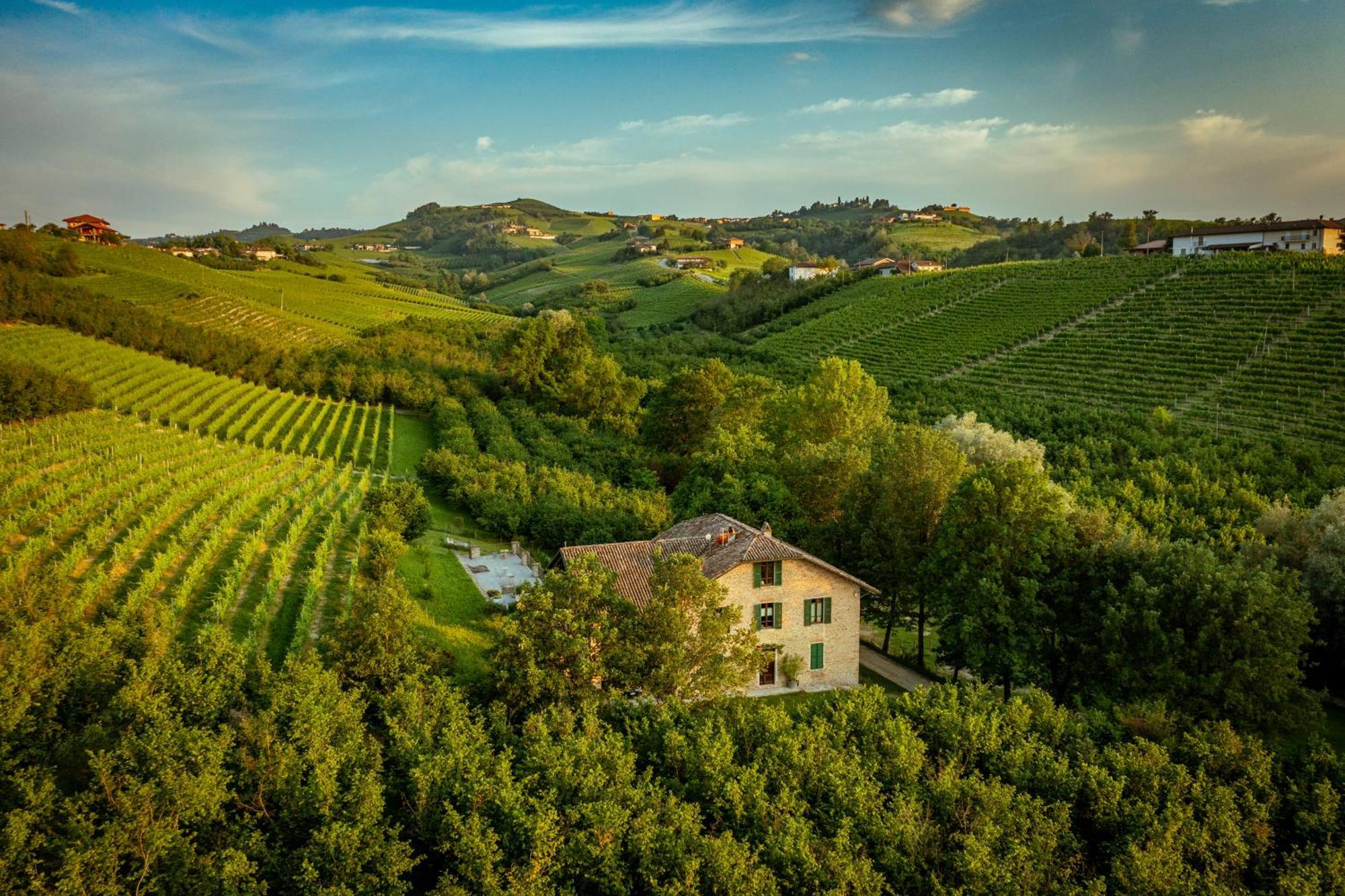 Gilda E I Suoi Amici Bed & Breakfast Neive Exterior photo