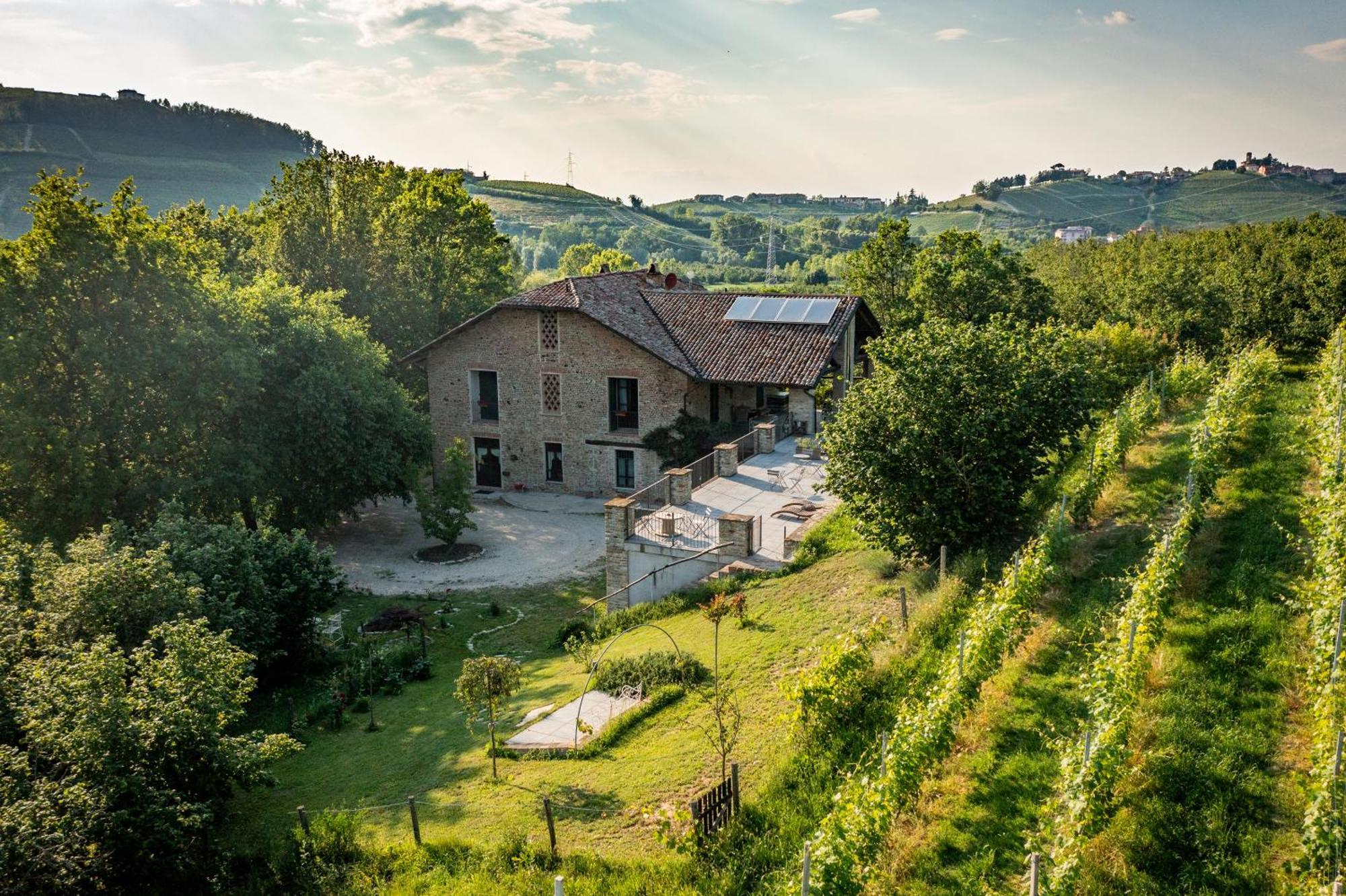 Gilda E I Suoi Amici Bed & Breakfast Neive Exterior photo