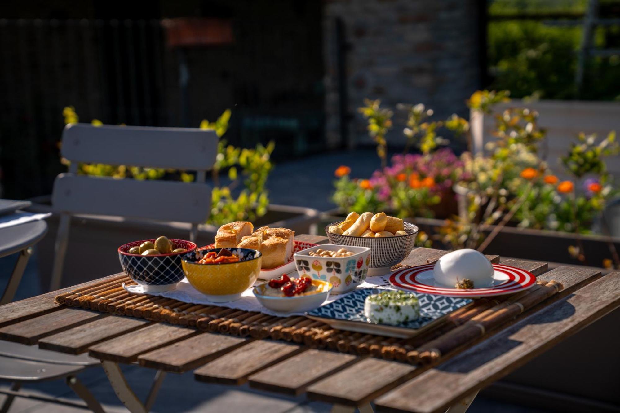 Gilda E I Suoi Amici Bed & Breakfast Neive Exterior photo
