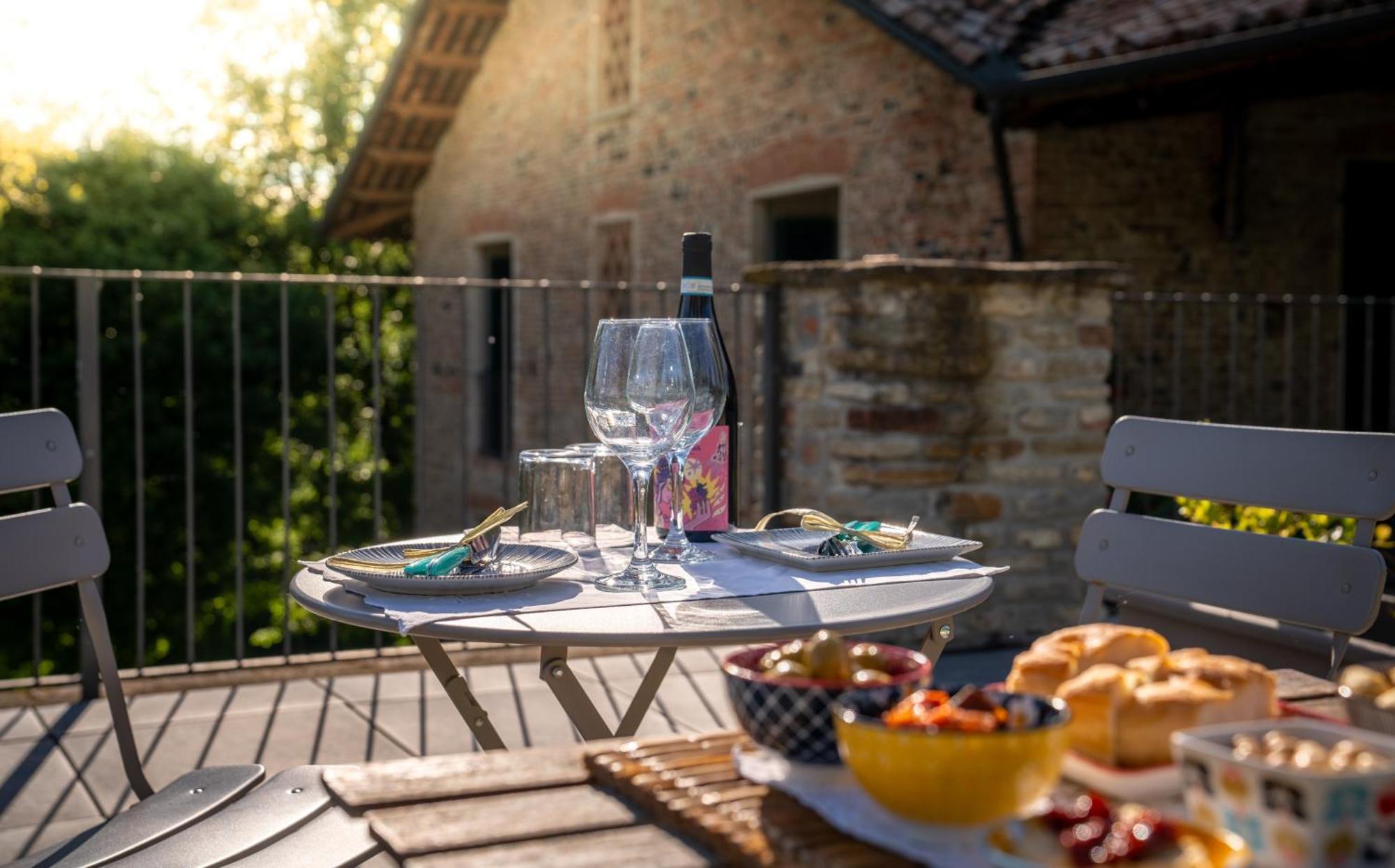 Gilda E I Suoi Amici Bed & Breakfast Neive Exterior photo